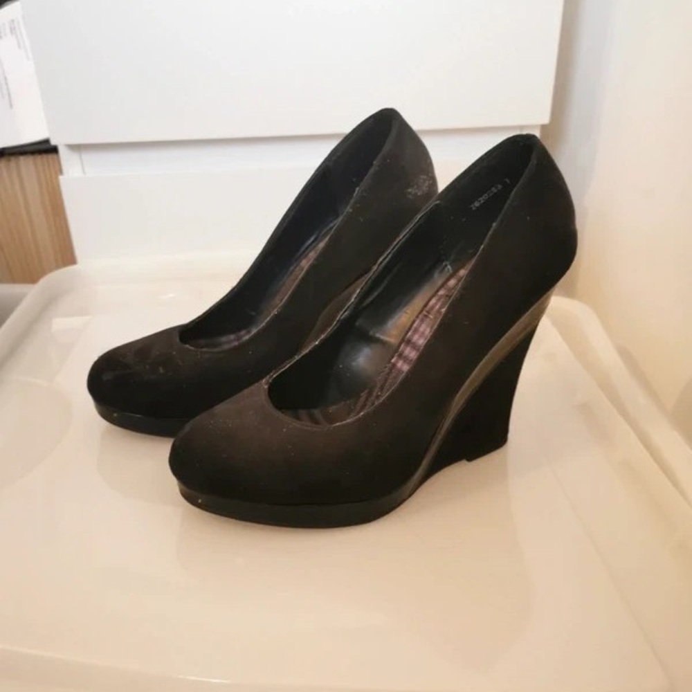 Elegant Black Wedge Heels